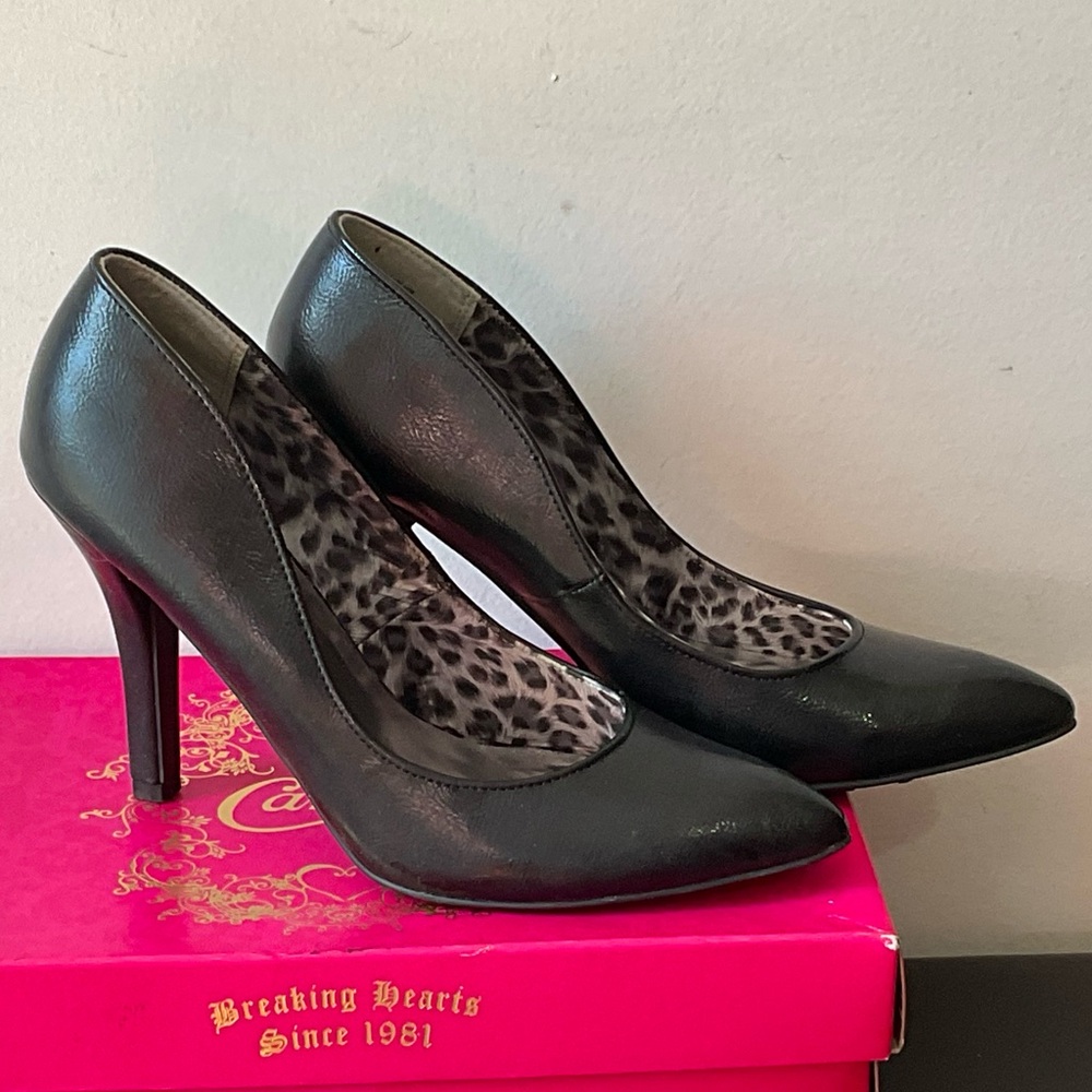 Candie’s Black high heeled pump vegan leather shoes NIB